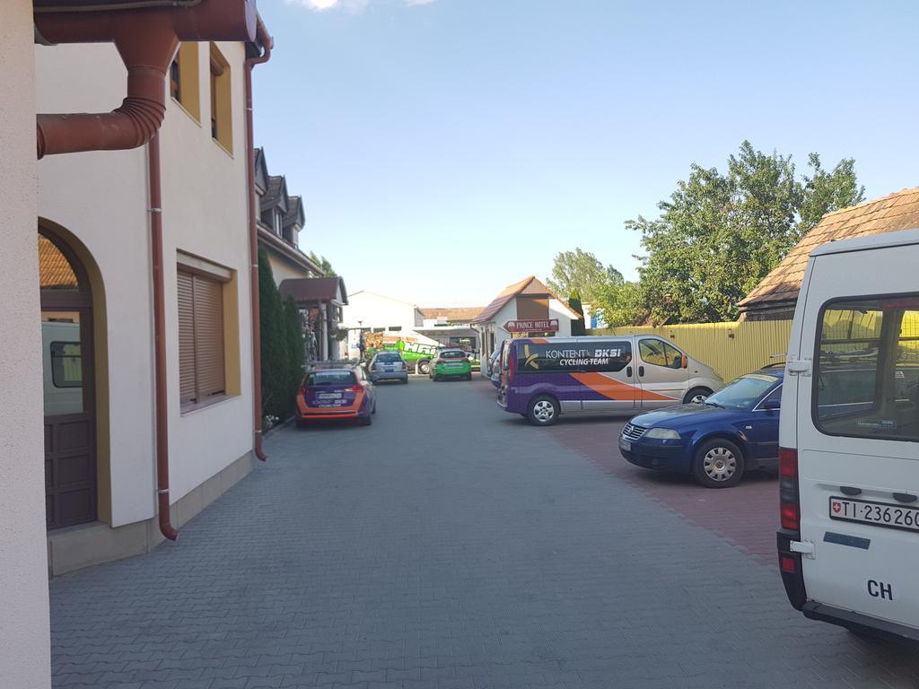 Prince Hotel Меркуря-Чук Экстерьер фото