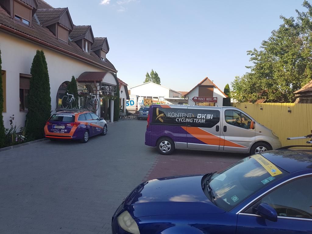 Prince Hotel Меркуря-Чук Экстерьер фото